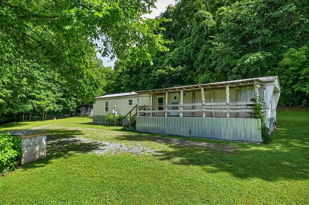 278 Aaron Pennington Lane Celina TN 38551