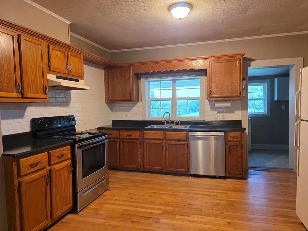 7576 Clay County Highway Moss TN 38575