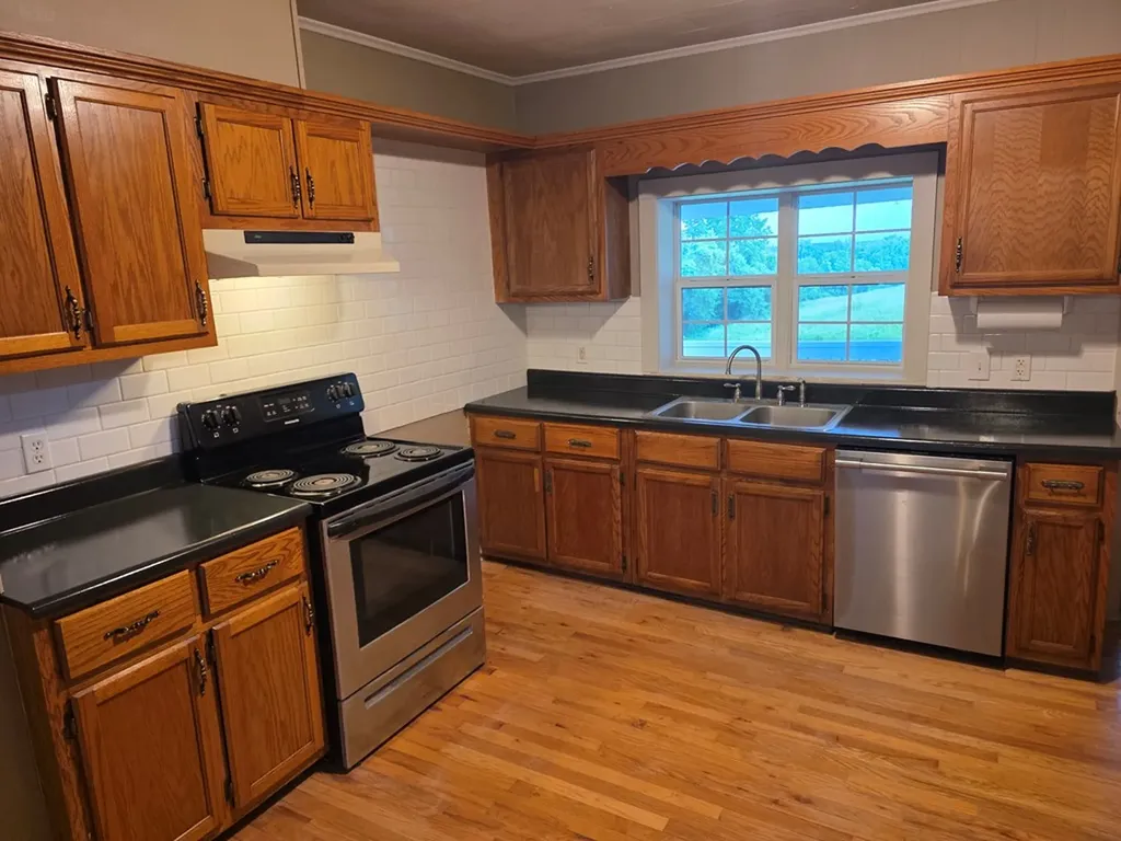 7576 Clay County Highway Moss TN 38575