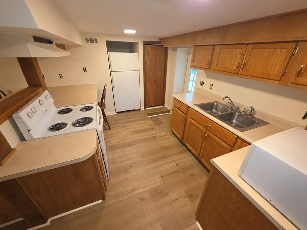 7576 Clay County Highway Moss TN 38575