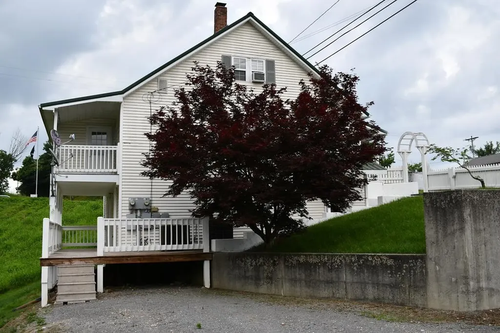 7576 Clay County Highway Moss TN 38575