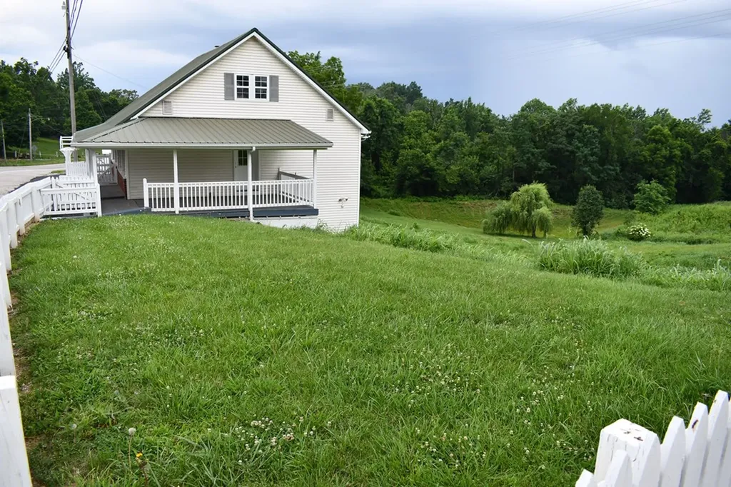 7576 Clay County Highway Moss TN 38575