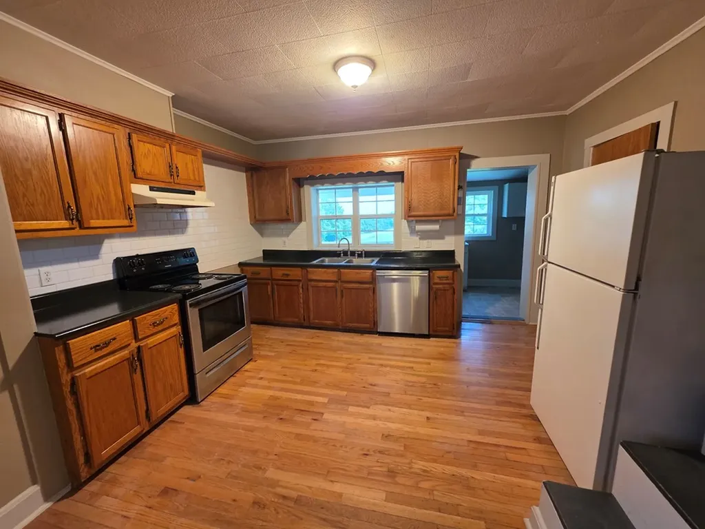 7576 Clay County Highway Moss TN 38575