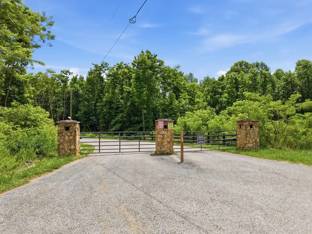 1311 Hillis Cemetery Spencer TN 38585