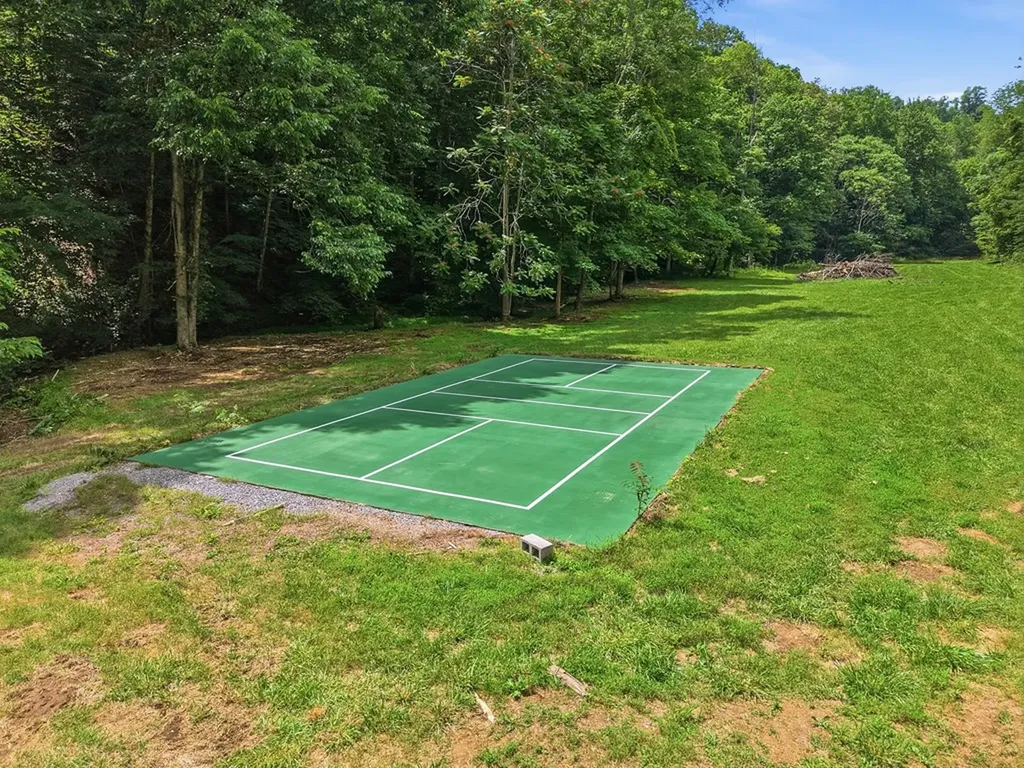 1639 Eucalyptus Drive Byrdstown TN 38549
