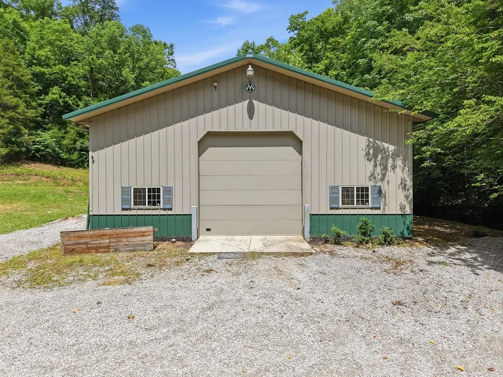1639 Eucalyptus Drive Byrdstown TN 38549