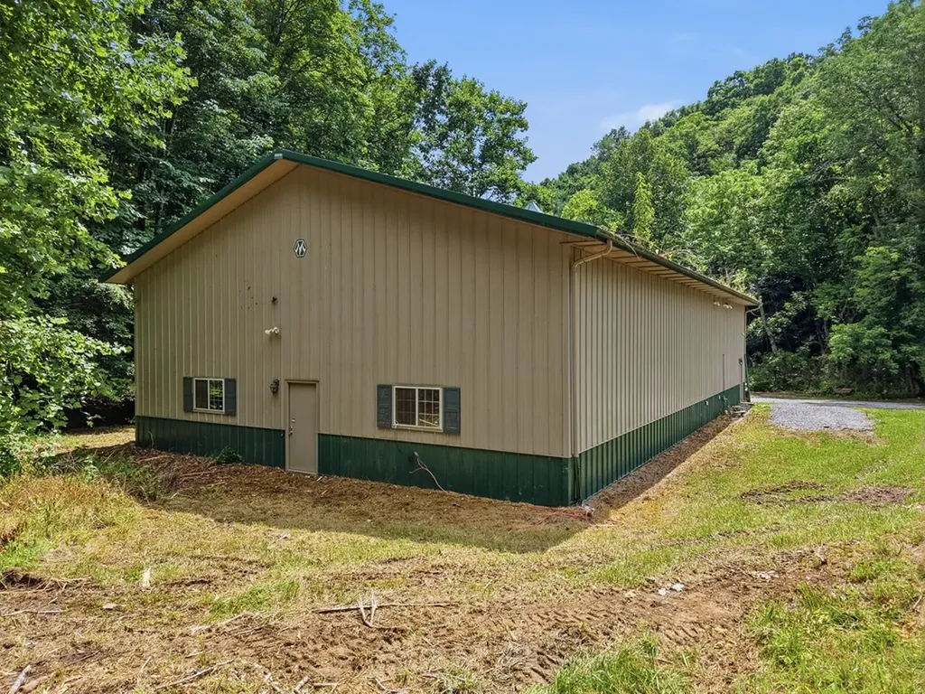 1639 Eucalyptus Drive Byrdstown TN 38549