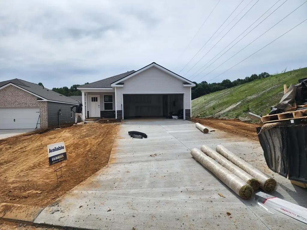 318 London Court Baxter TN 38544