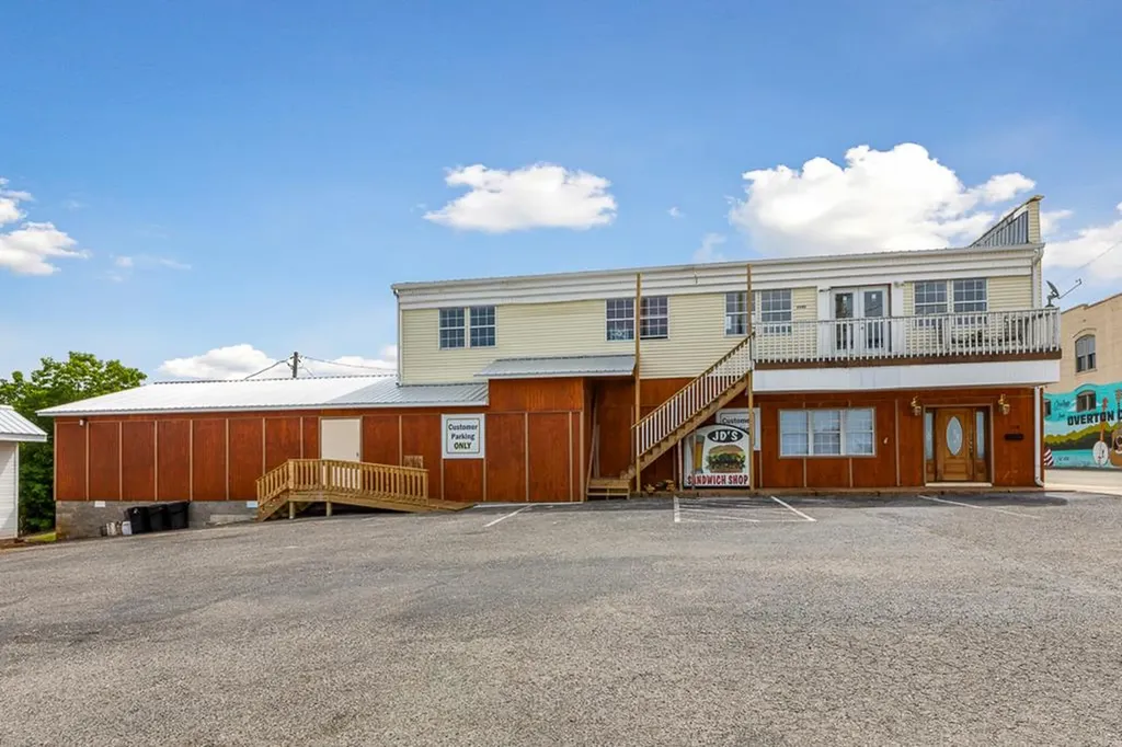 208 W Broad Livingston TN 38570