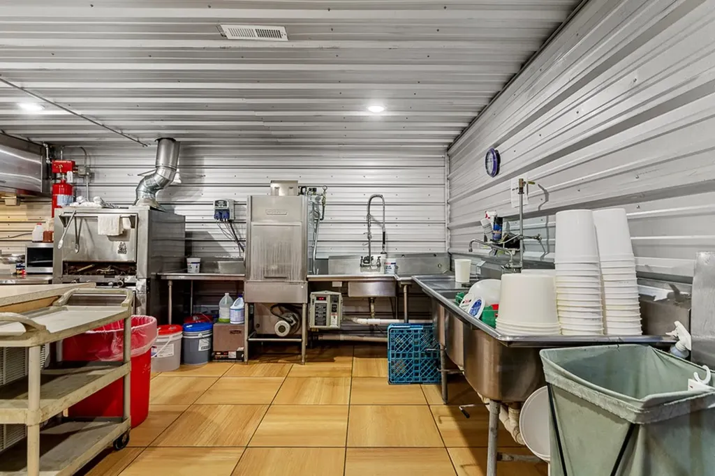 208 W Broad Livingston TN 38570