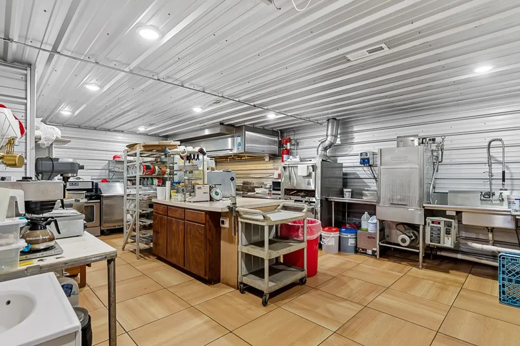 208 W Broad Livingston TN 38570