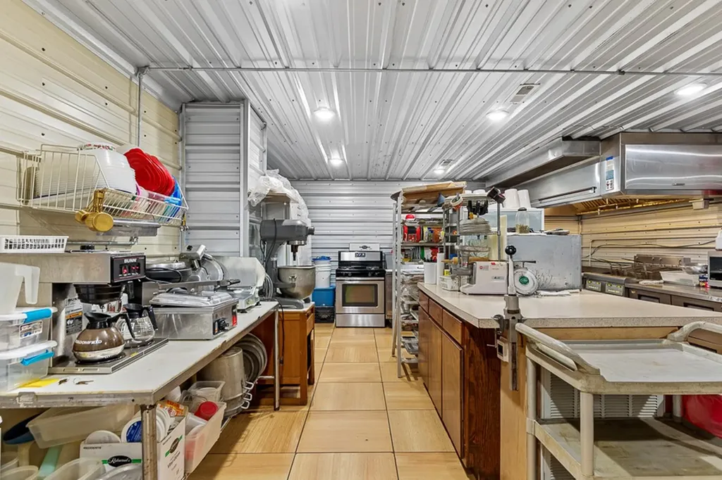 208 W Broad Livingston TN 38570