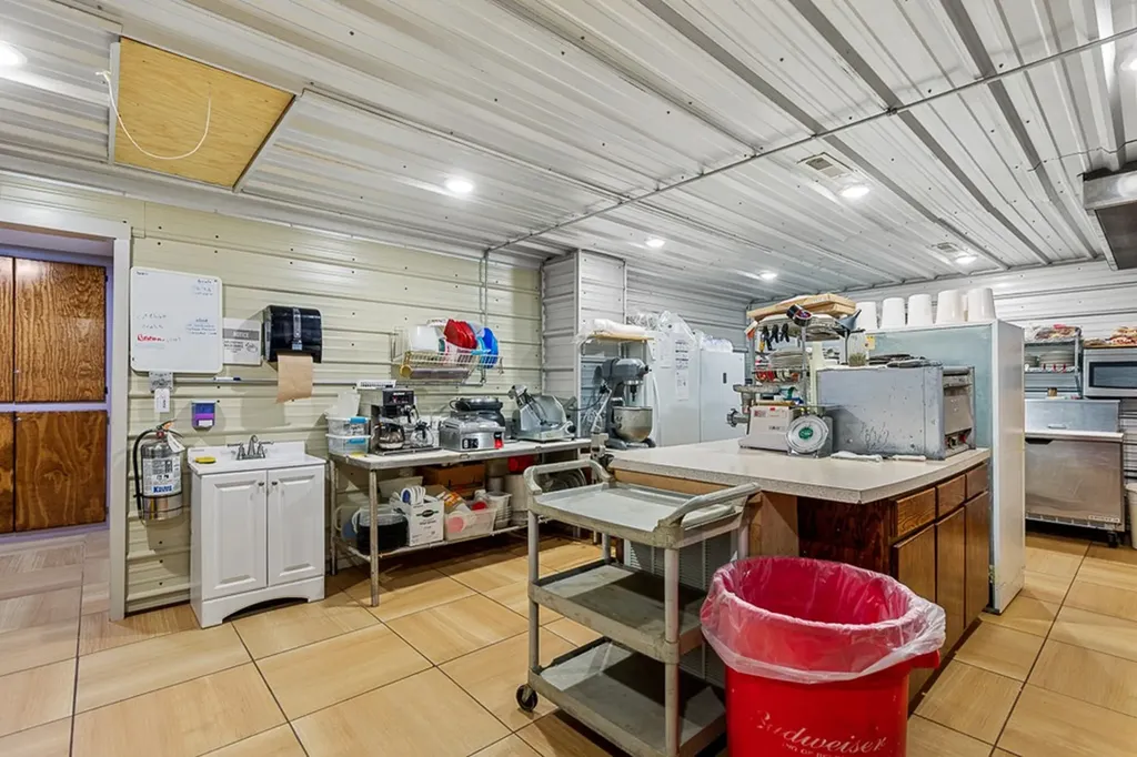 208 W Broad Livingston TN 38570