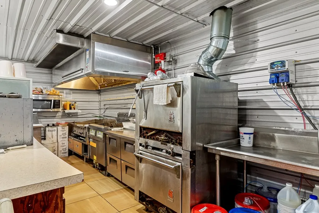 208 W Broad Livingston TN 38570