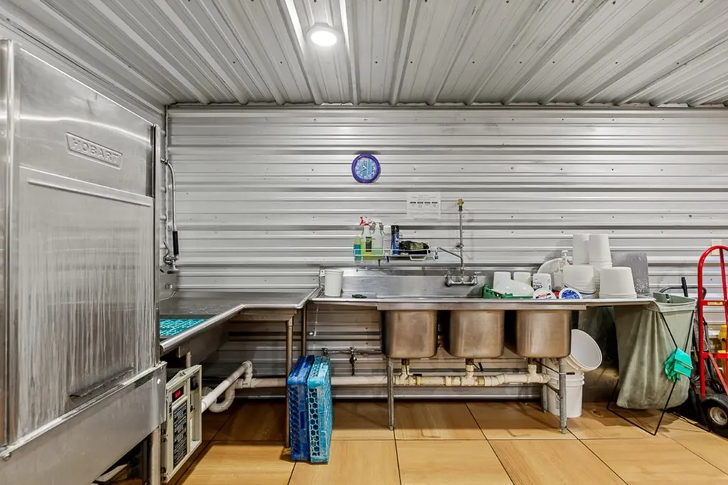 208 W Broad Livingston TN 38570