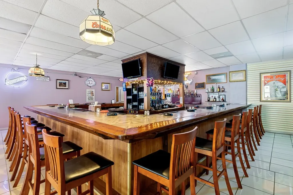 208 W Broad Livingston TN 38570