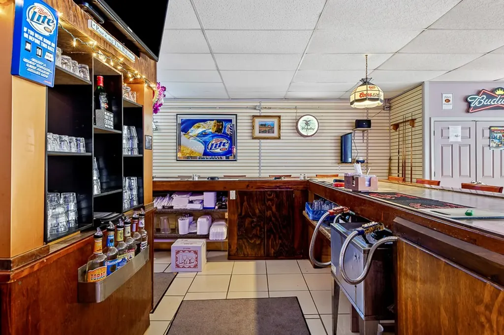 208 W Broad Livingston TN 38570