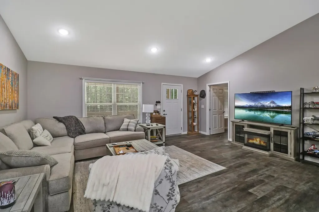 122 Jay Loop Jamestown TN 38556