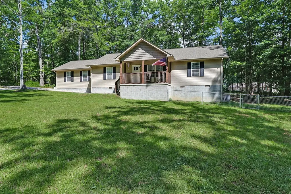 122 Jay Loop Jamestown TN 38556