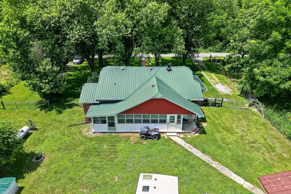 747 Hunting Creek Road Whitleyville TN 38588