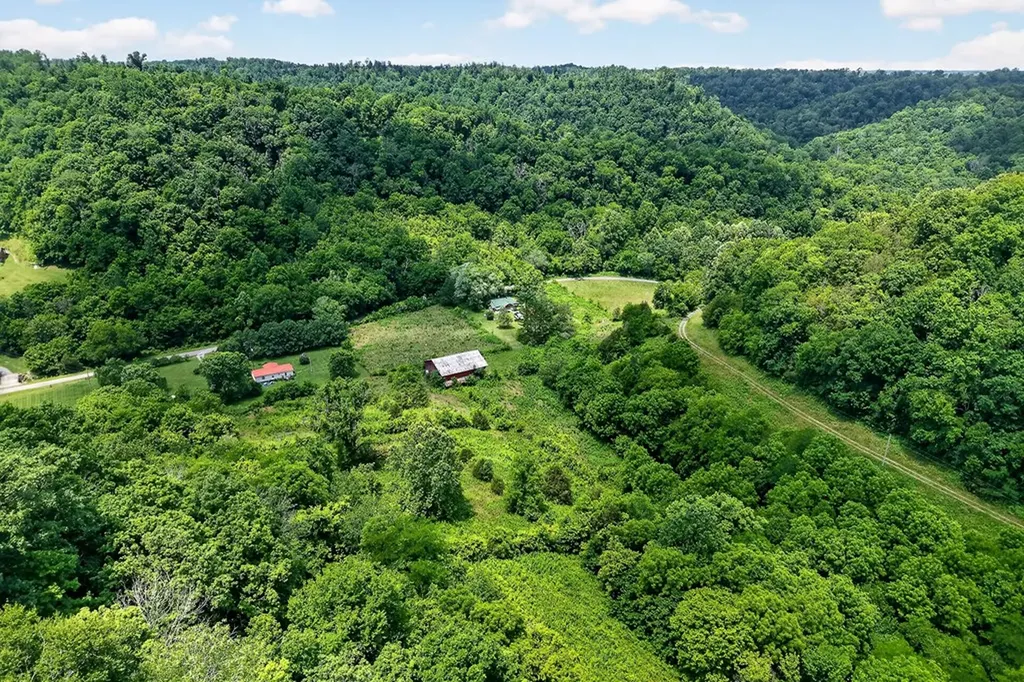 747 Hunting Creek Road Whitleyville TN 38588