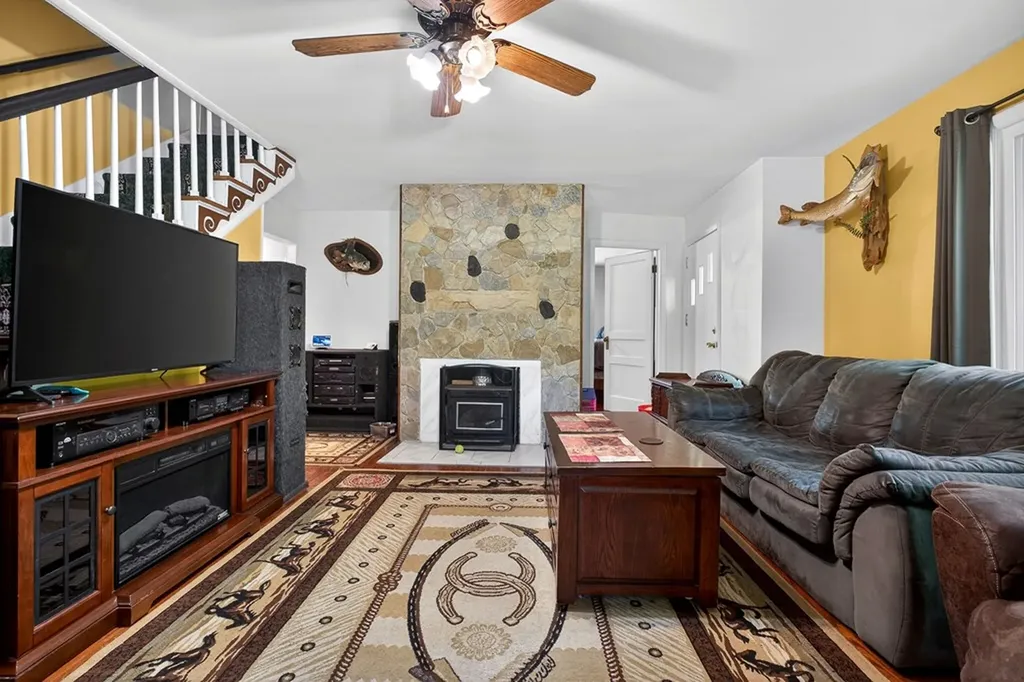 747 Hunting Creek Road Whitleyville TN 38588