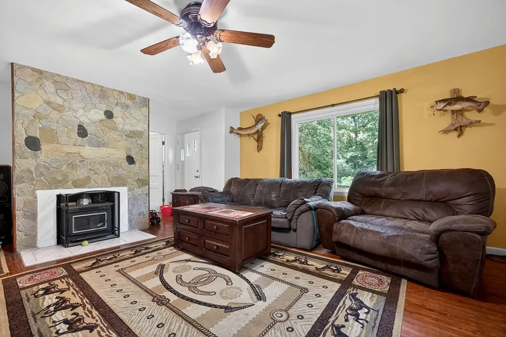 747 Hunting Creek Road Whitleyville TN 38588