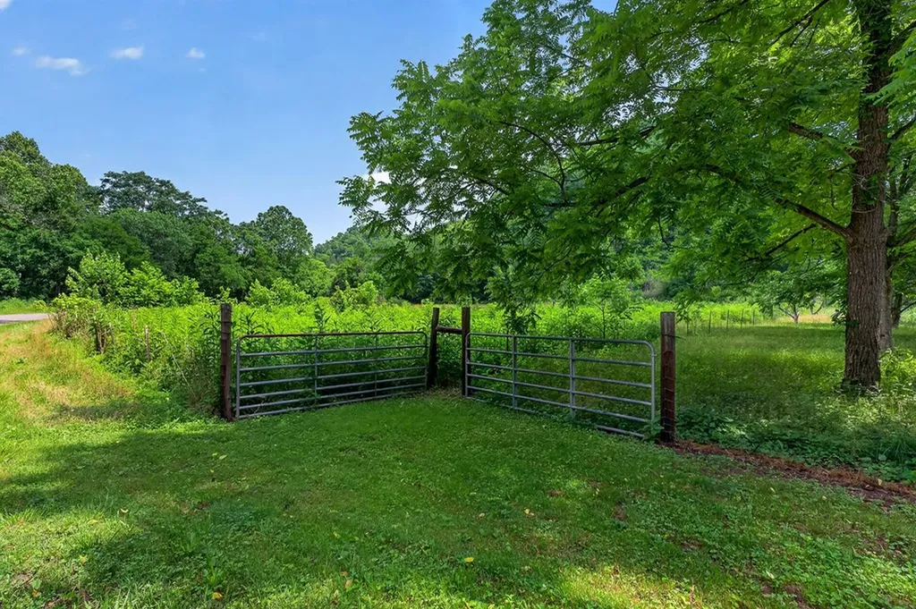 747 Hunting Creek Road Whitleyville TN 38588