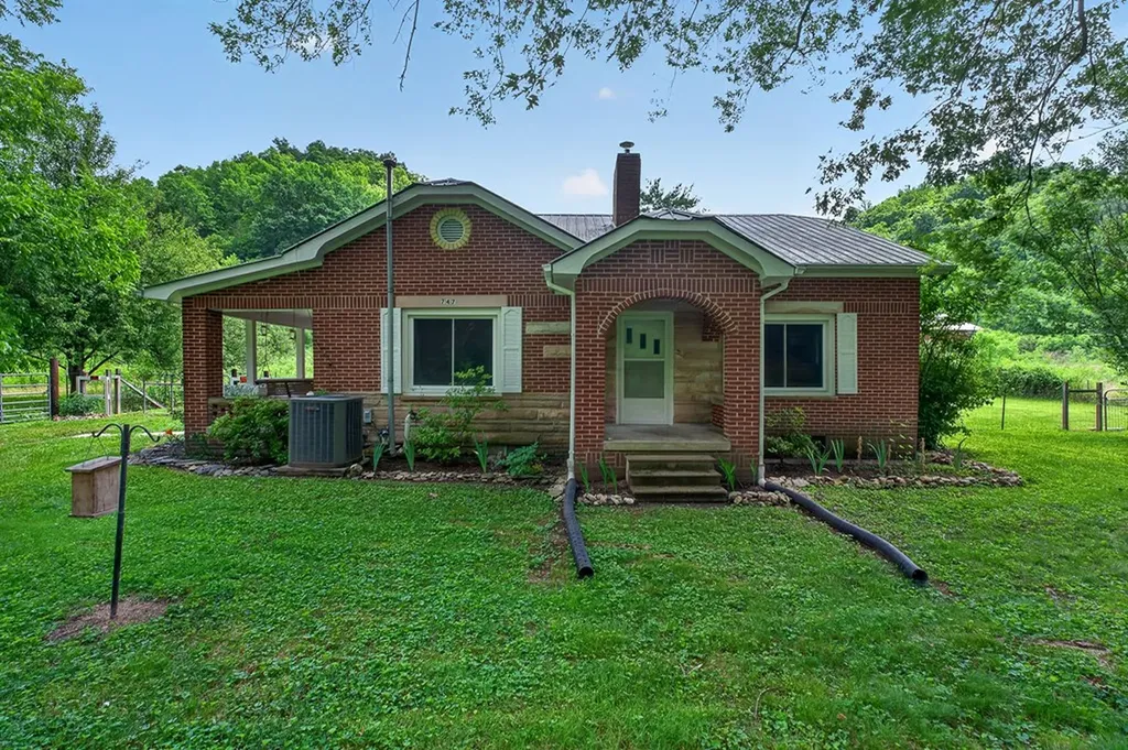747 Hunting Creek Road Whitleyville TN 38588