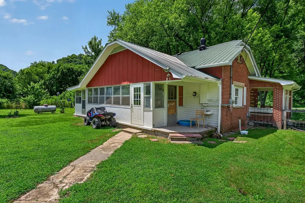747 Hunting Creek Road Whitleyville TN 38588