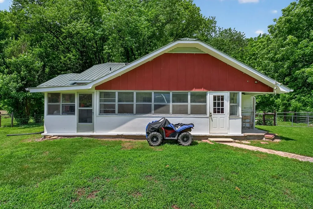 747 Hunting Creek Road Whitleyville TN 38588