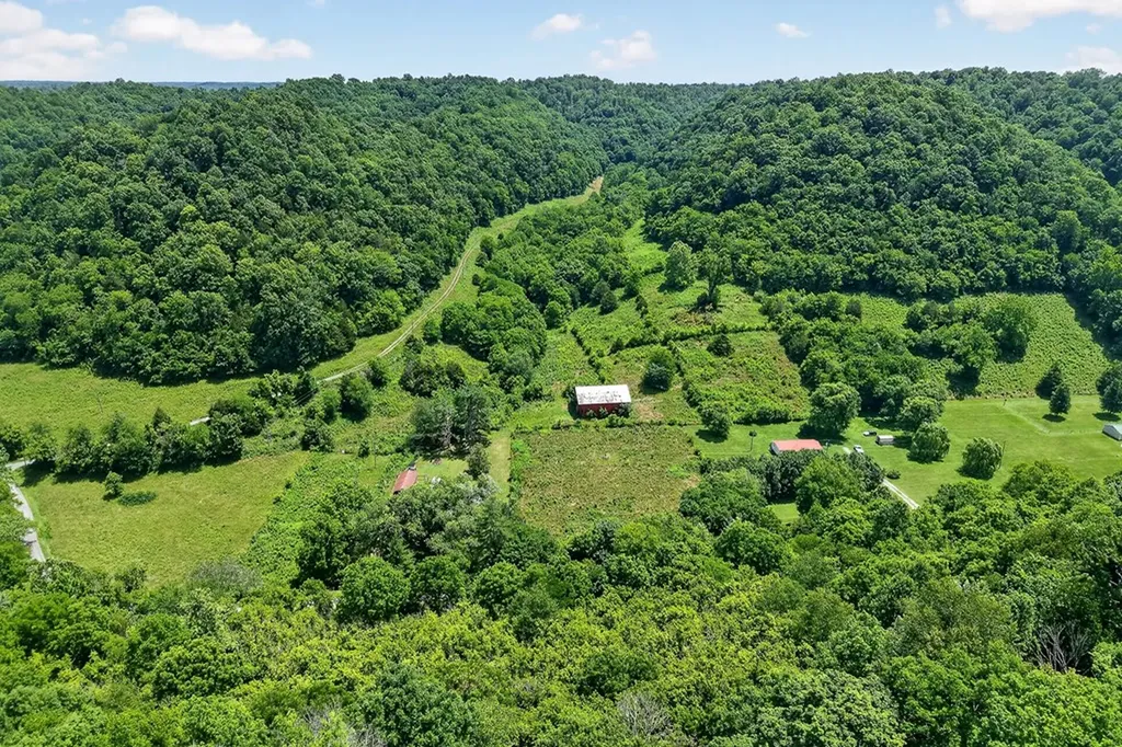 747 Hunting Creek Road Whitleyville TN 38588