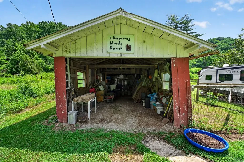 747 Hunting Creek Road Whitleyville TN 38588