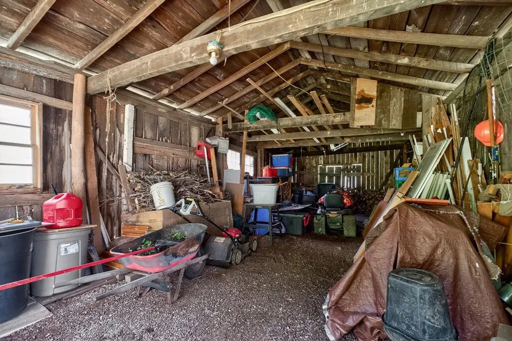 747 Hunting Creek Road Whitleyville TN 38588