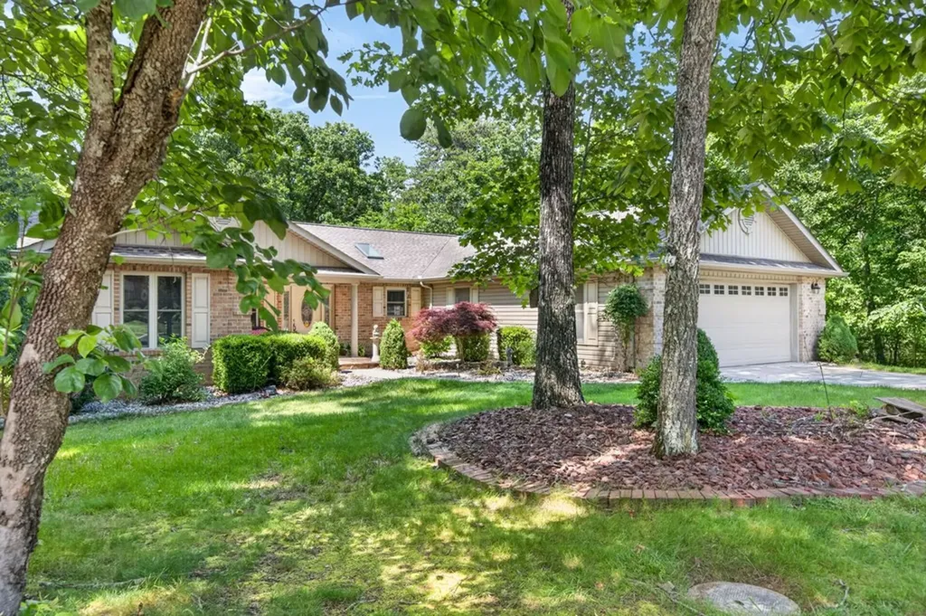 657 Lakeview Drive Crossville TN 38558