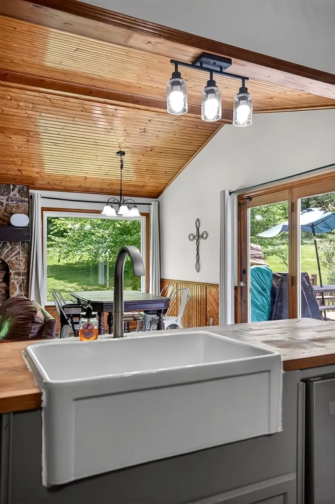 283 Hunting Creek Road Whitleyville TN 38588
