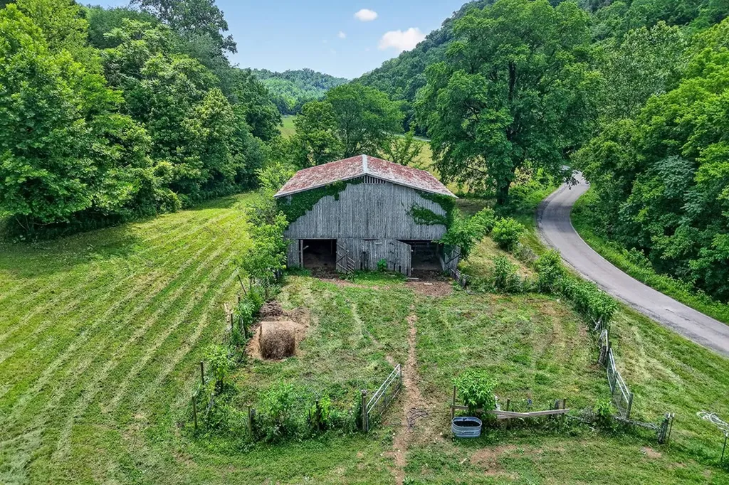 283 Hunting Creek Road Whitleyville TN 38588