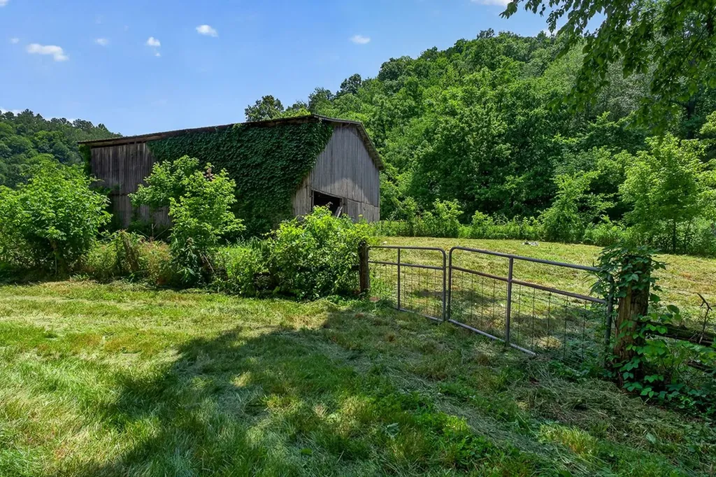 283 Hunting Creek Road Whitleyville TN 38588
