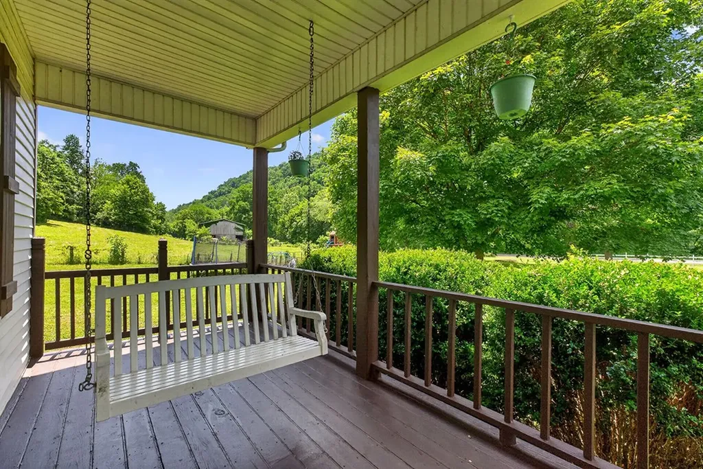 283 Hunting Creek Road Whitleyville TN 38588