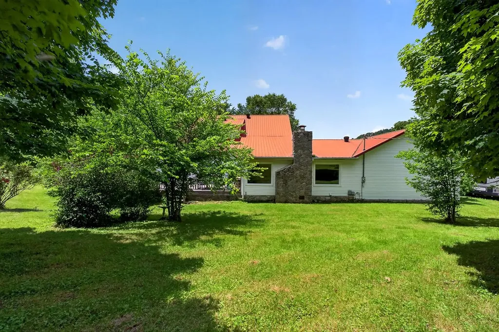 283 Hunting Creek Road Whitleyville TN 38588