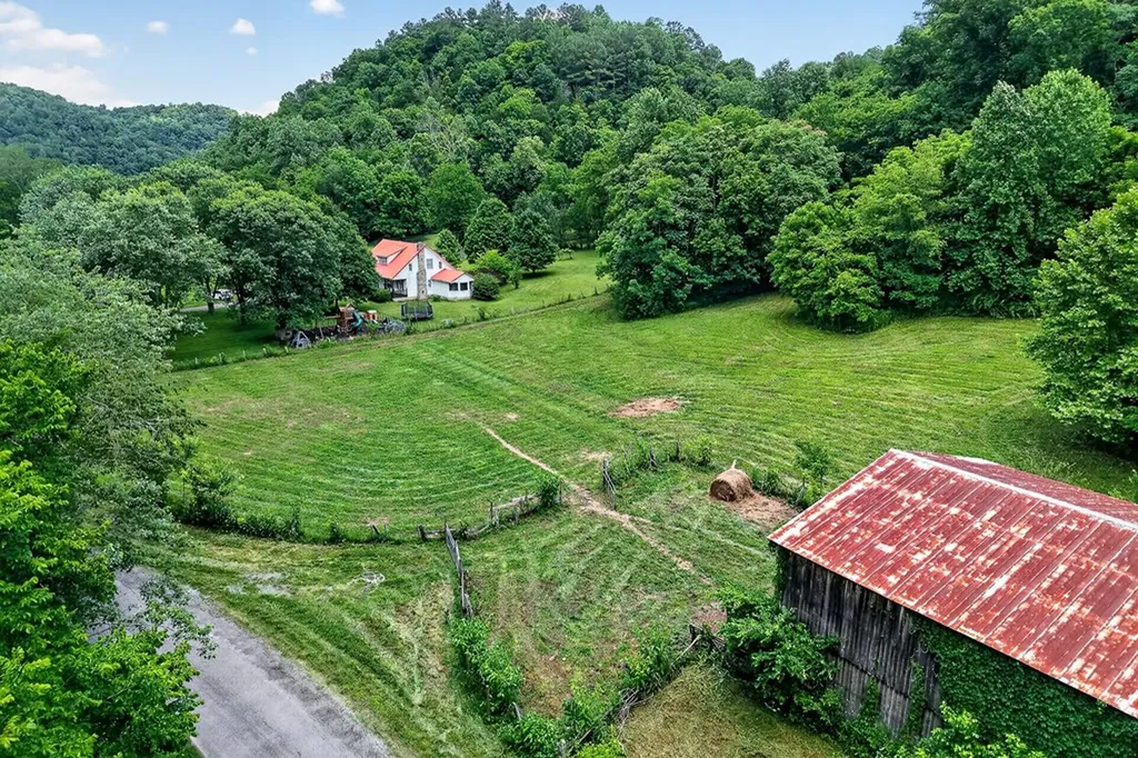 283 Hunting Creek Road Whitleyville TN 38588