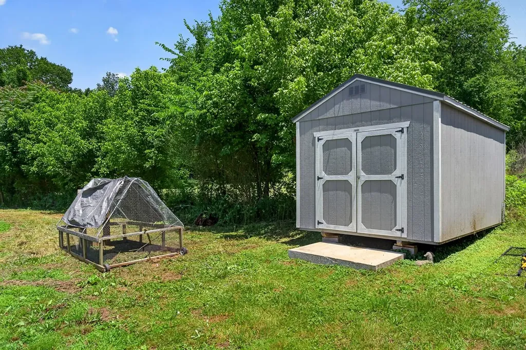 283 Hunting Creek Road Whitleyville TN 38588