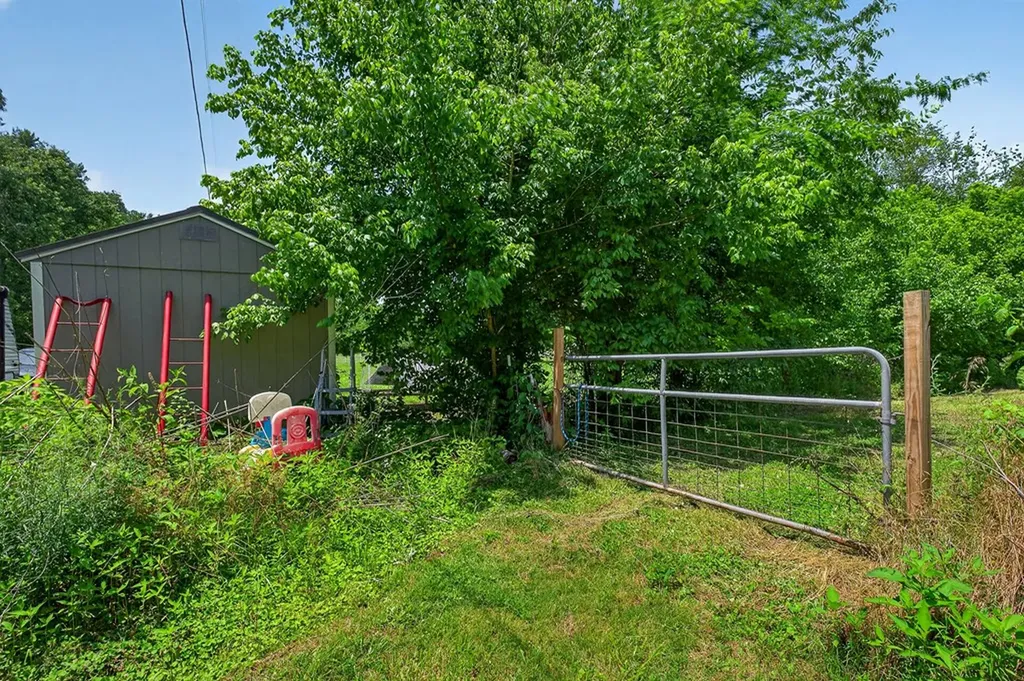 283 Hunting Creek Road Whitleyville TN 38588
