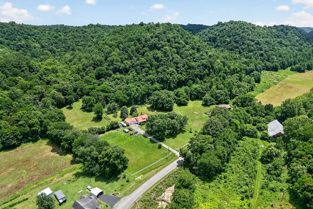 283 Hunting Creek Road Whitleyville TN 38588