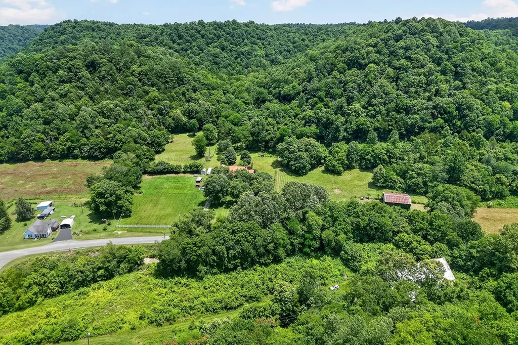 283 Hunting Creek Road Whitleyville TN 38588