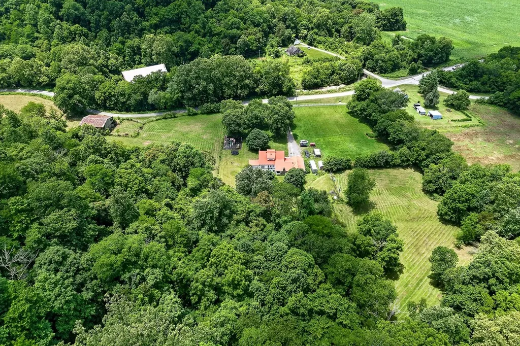 283 Hunting Creek Road Whitleyville TN 38588