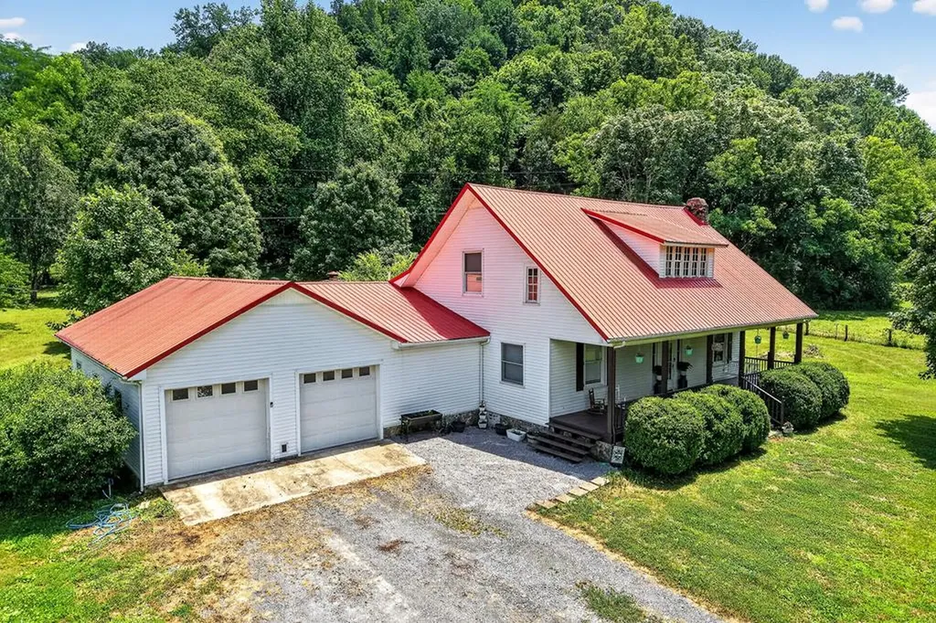 283 Hunting Creek Road Whitleyville TN 38588