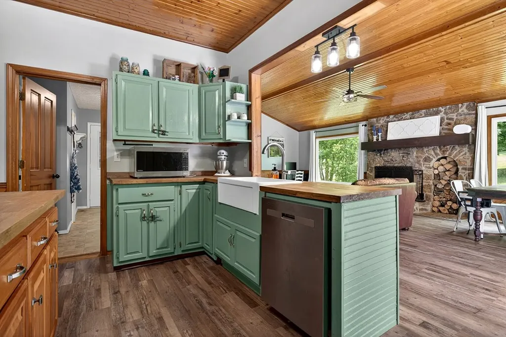 283 Hunting Creek Road Whitleyville TN 38588