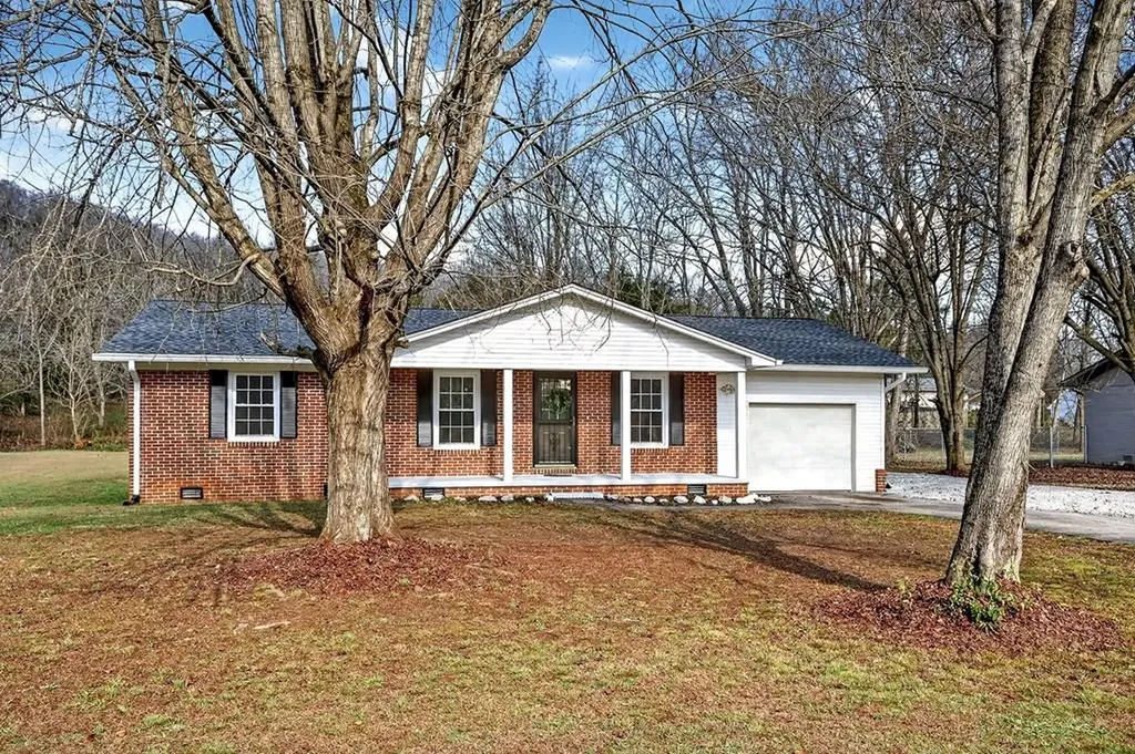 396 Jefferson Avenue Sparta TN 38583