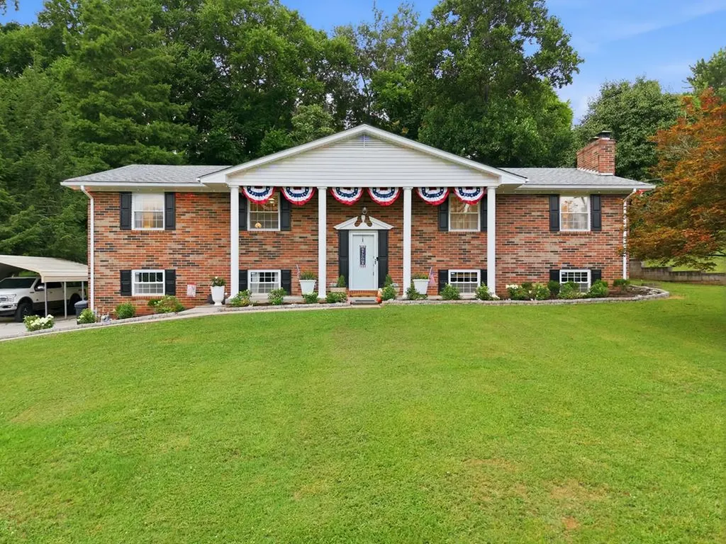 1328 Hillvale Road Louisville TN 37777